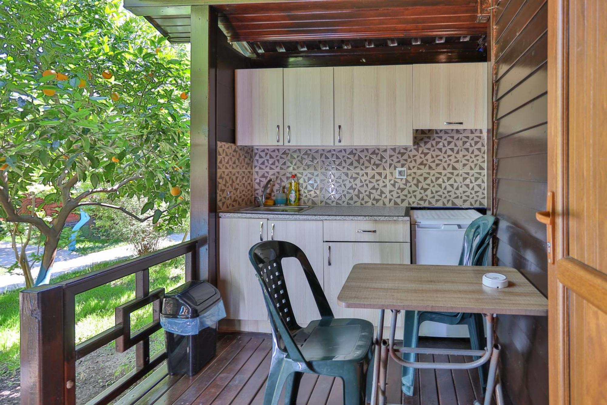 Cinderella Pension & Bungalow Чирали Экстерьер фото
